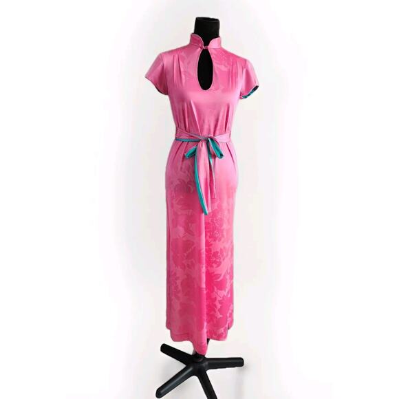 Vanity Fair Dresses & Skirts - Vintage Vanity Fair Pink Nylon Mandarin Collar Maxi Dress Size 8 READ!